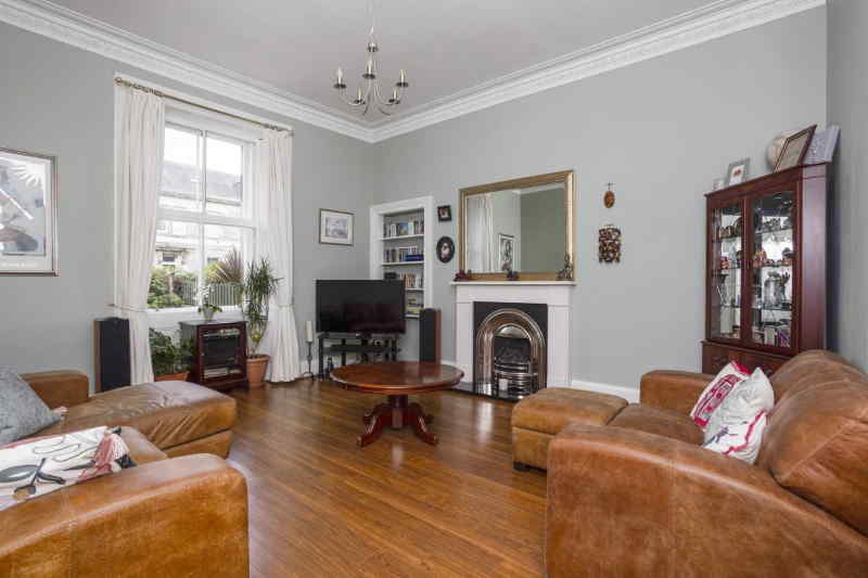 Clean and tidy living room ready for buyers